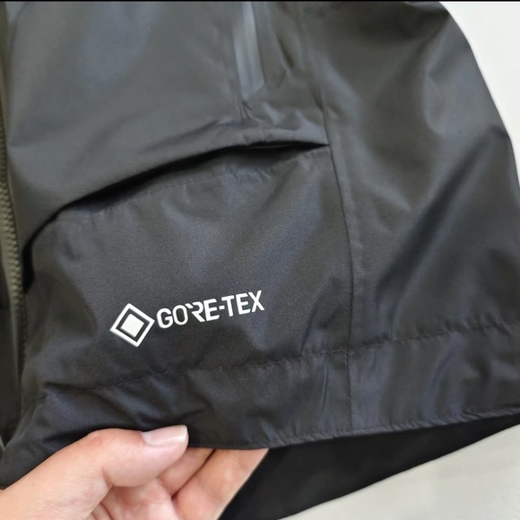 Mammut Black Gore-Tex Performance Jacket - Picture 7 of 8